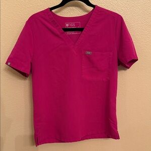 Figs Women's Vivid Pink Short Sleeve Top